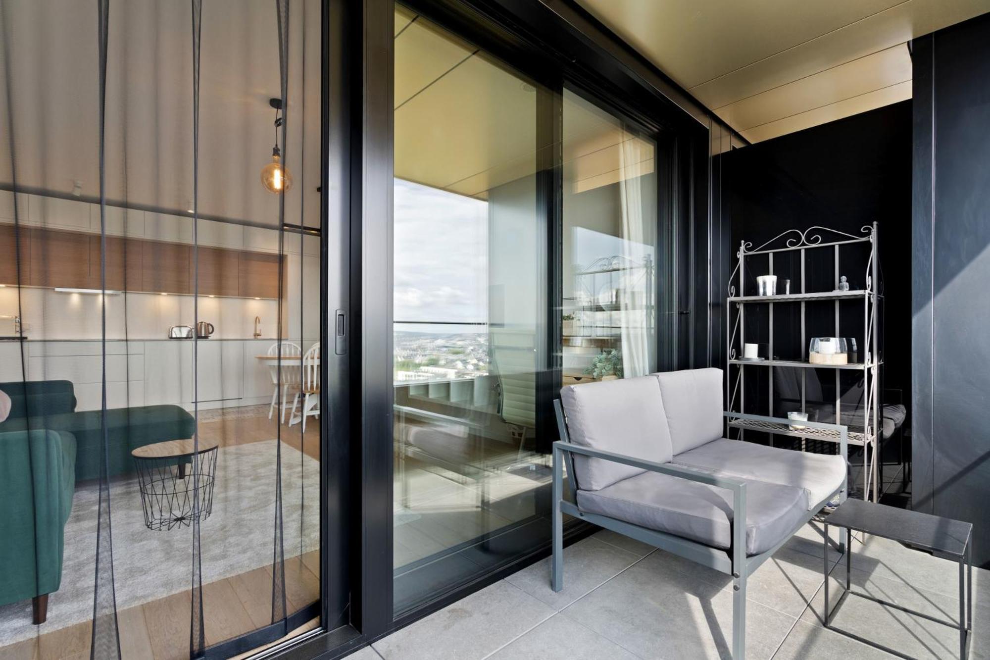Luxurious Retreat Balcony & Pool Access Appartement Luxemburg